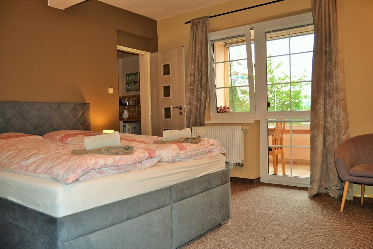 Apartments Nicol การ์โลวีวารี ภายนอก รูปภาพ